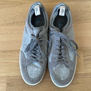 Johnnie-O Men's Surfside Sneaker Gray Size 10M